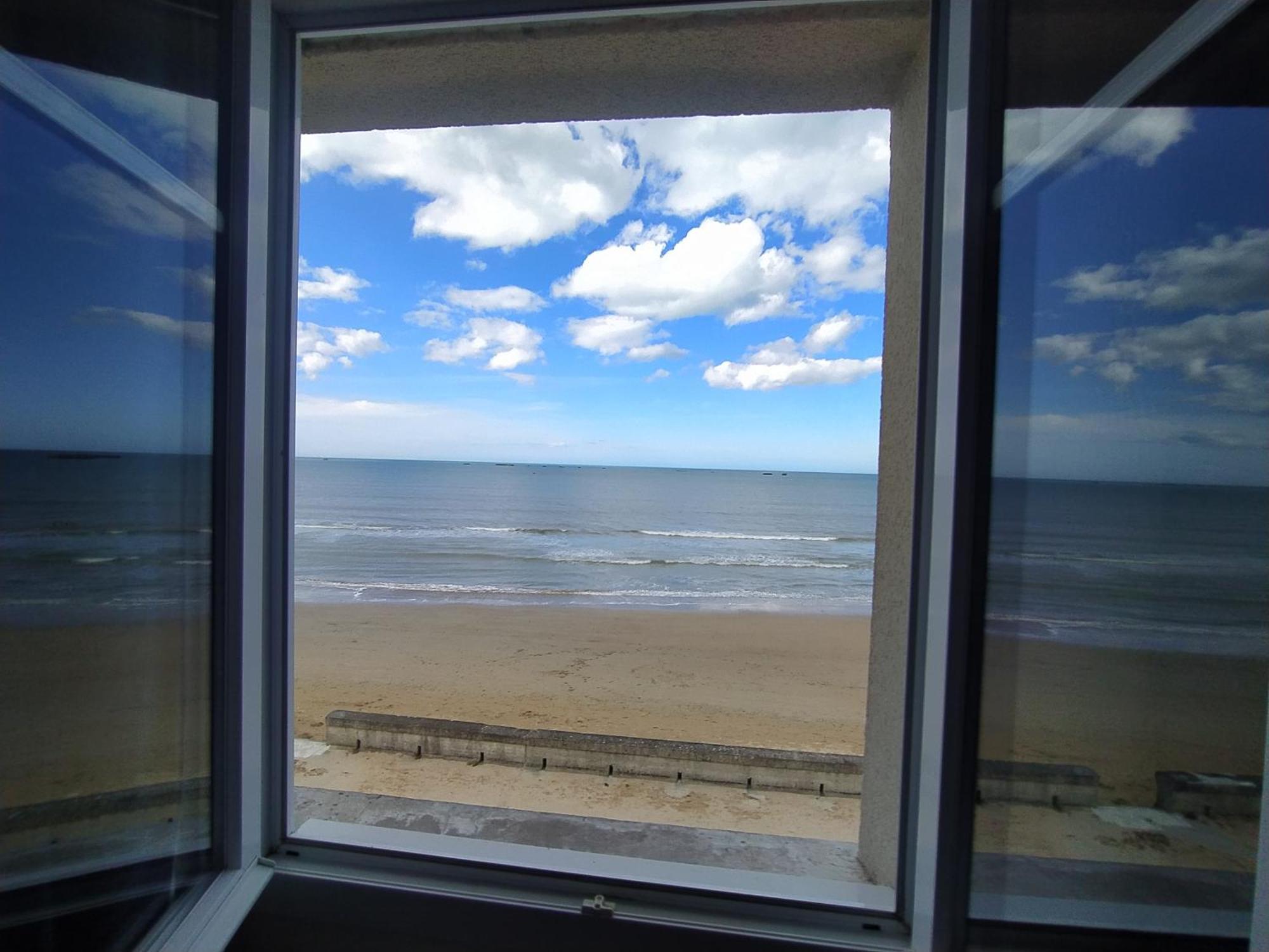 Gites En Normandie En Front De Mer A Asnelles , 3Km D'Arromanches, 10Km De Bayeux Екстериор снимка