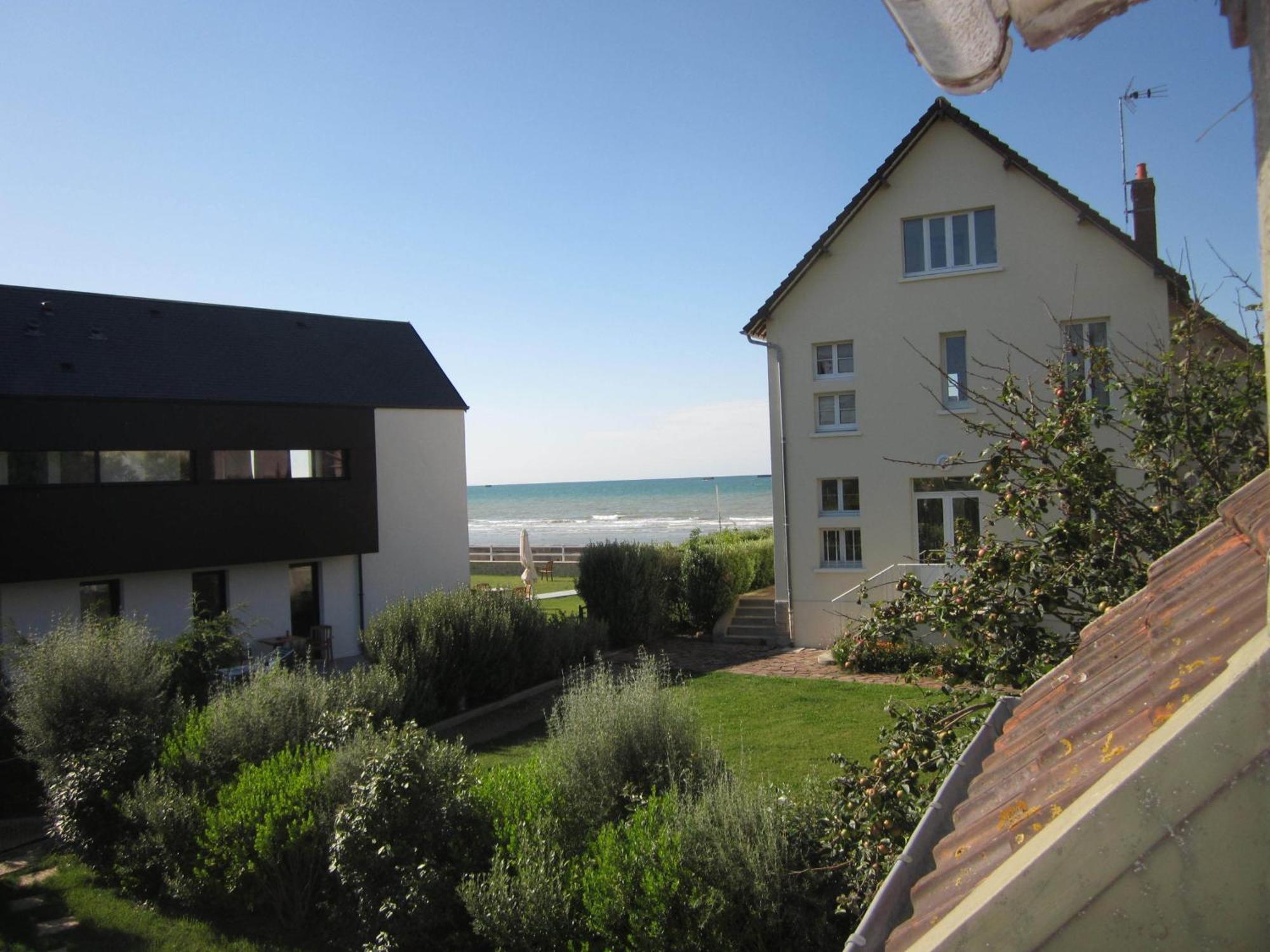 Gites En Normandie En Front De Mer A Asnelles , 3Km D'Arromanches, 10Km De Bayeux Екстериор снимка