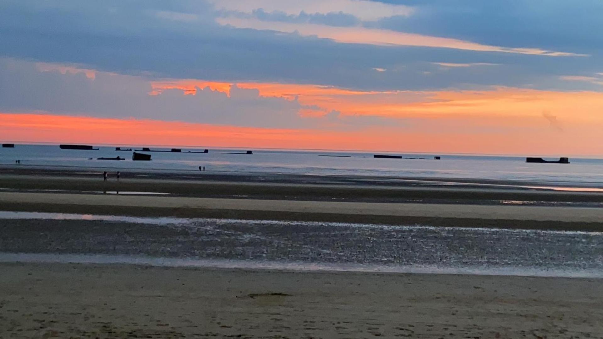 Gites En Normandie En Front De Mer A Asnelles , 3Km D'Arromanches, 10Km De Bayeux Екстериор снимка