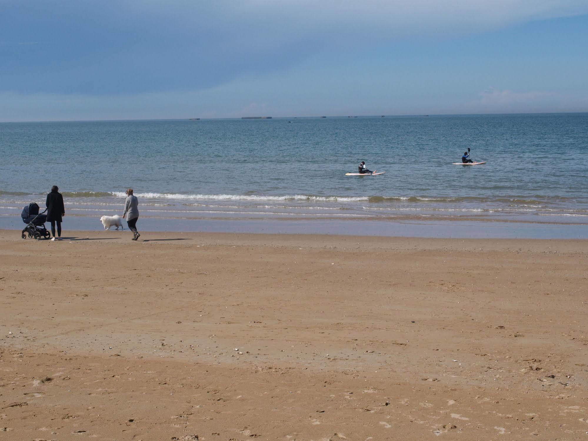 Gites En Normandie En Front De Mer A Asnelles , 3Km D'Arromanches, 10Km De Bayeux Екстериор снимка